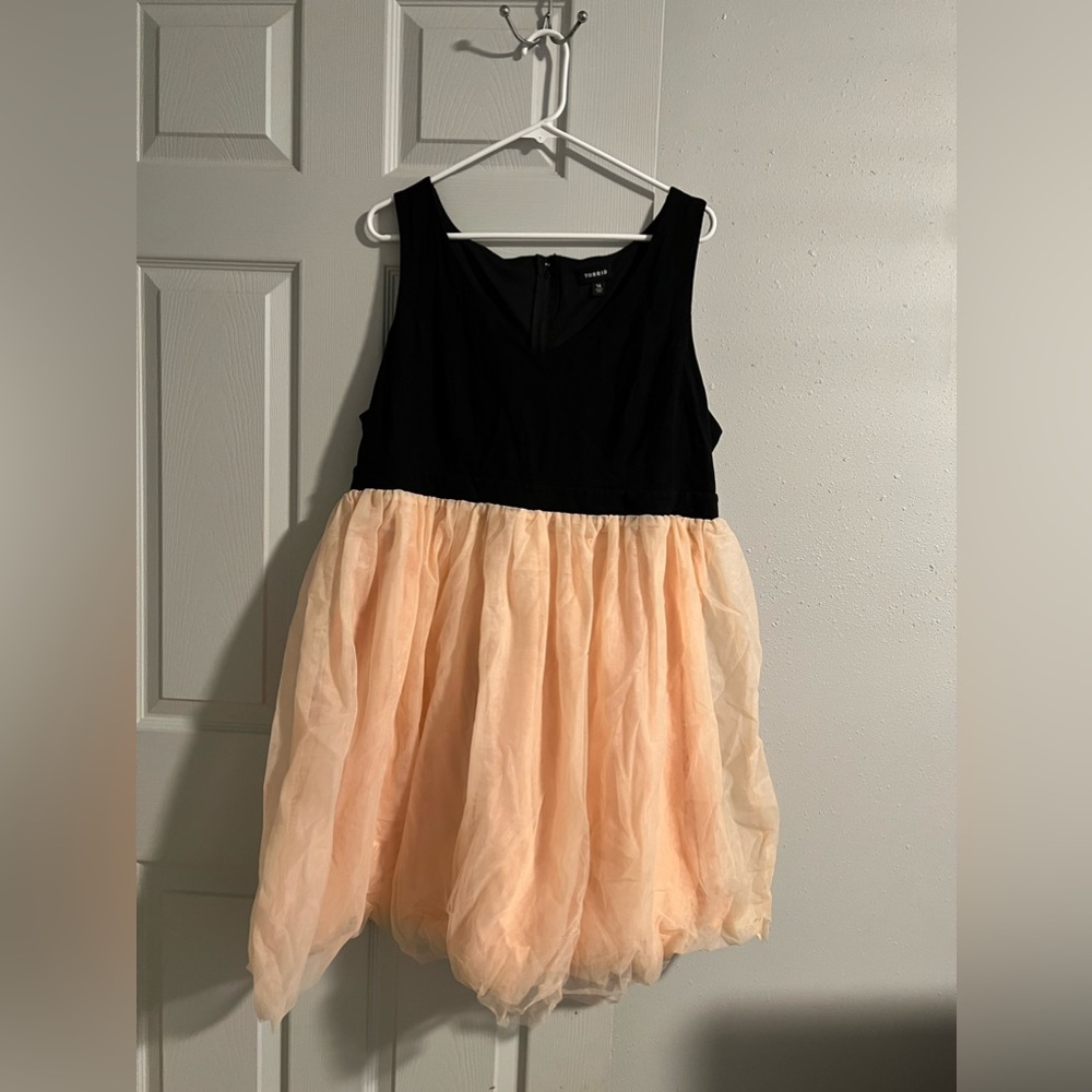 TORRID wore once to a wedding for 6 hours